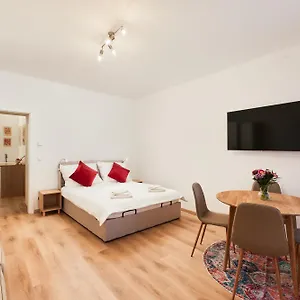 Malixa - In The Heart Of Next To Metro Apartamento